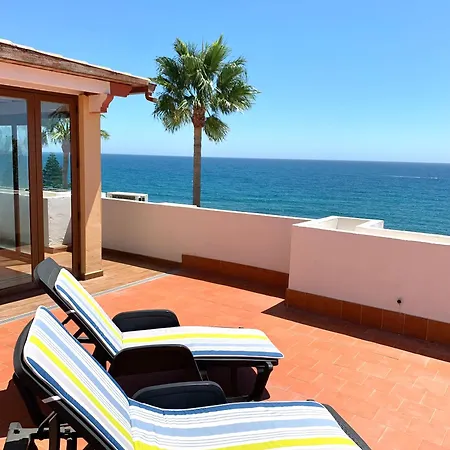 Penthouse On The Beachfront 아파트 *