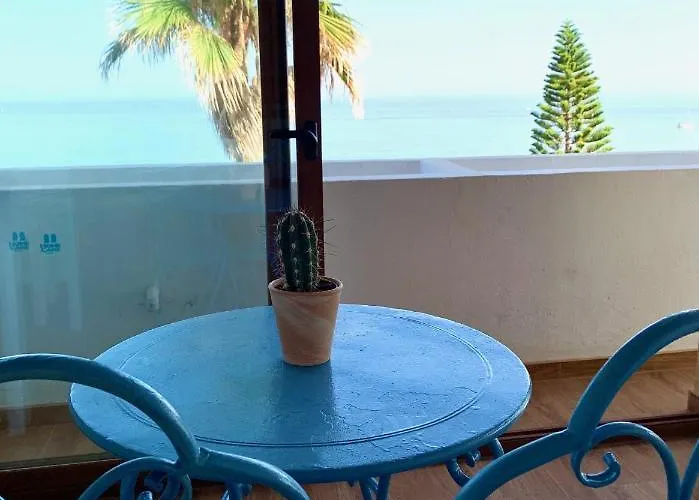 Penthouse On The Beachfront 에스테포나