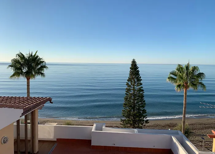 Penthouse On The Beachfront * 에스테포나