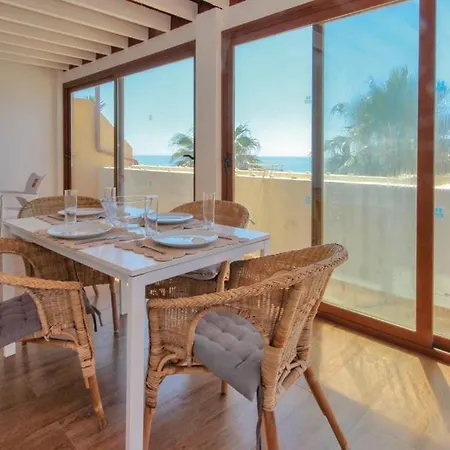 Daire Penthouse On The Beachfront Estepona